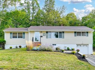 25 Seton Hall Dr, Oakland, NJ 07436