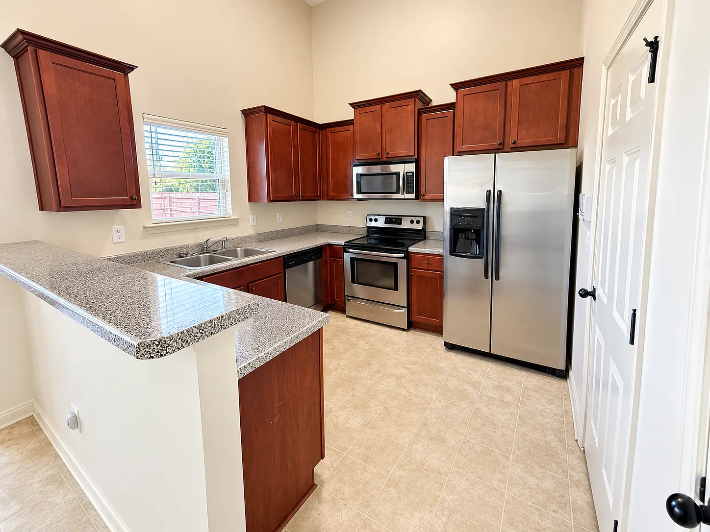 3 bed, 1288 sqft, $1,650 — Photo 3
