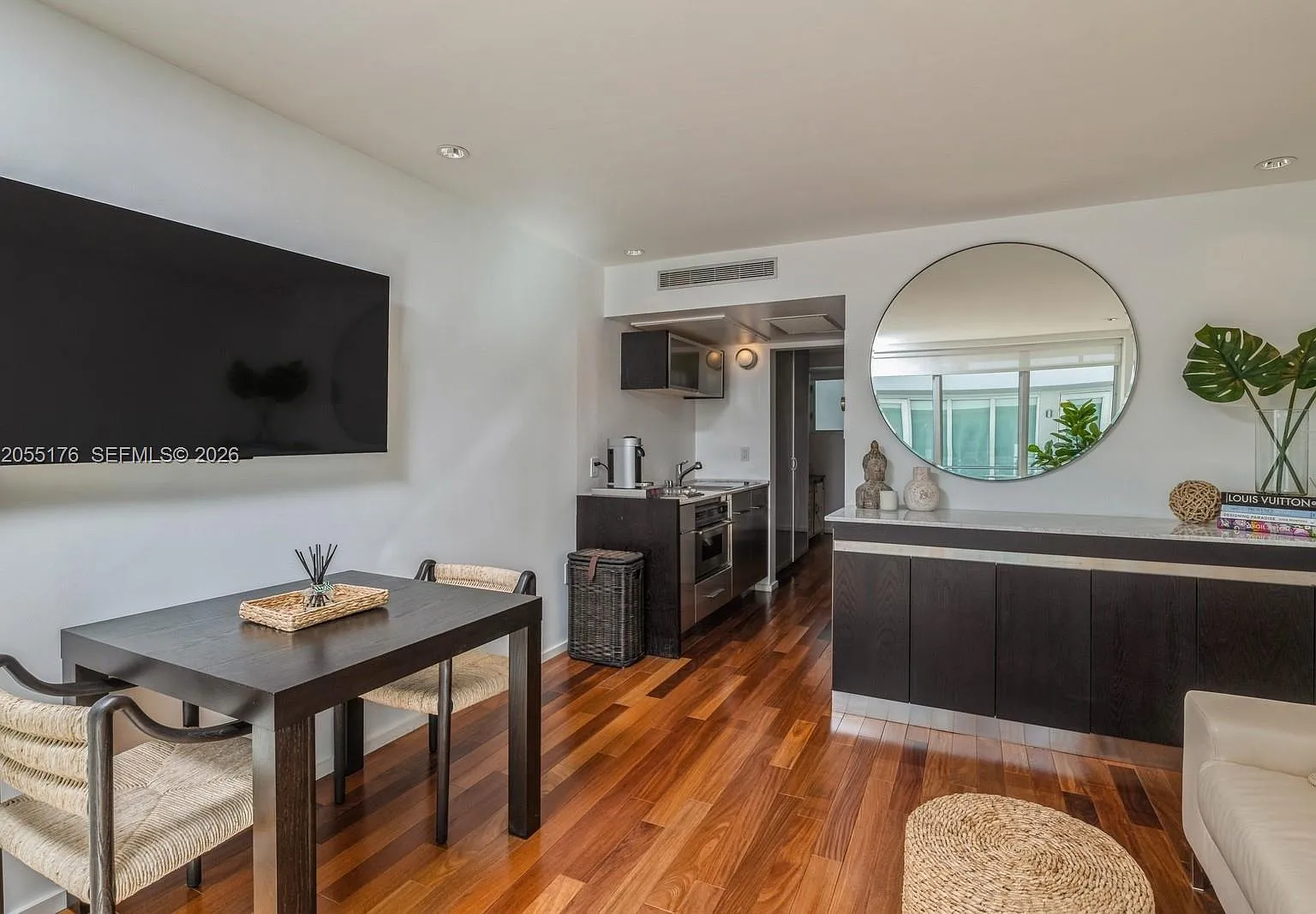 Fontana Condo — Photo 1