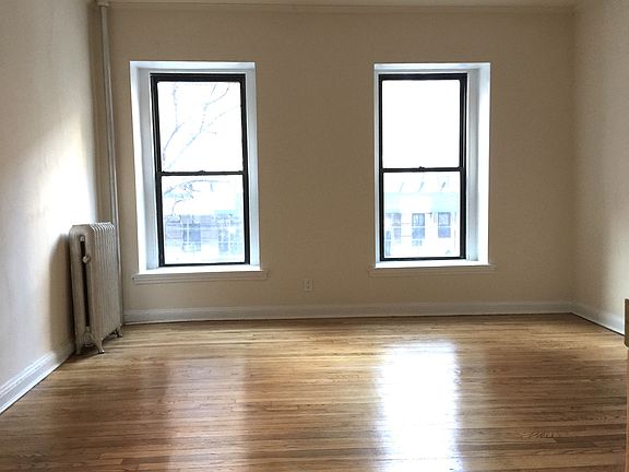 2nd image of 113 W 96th St APT 4