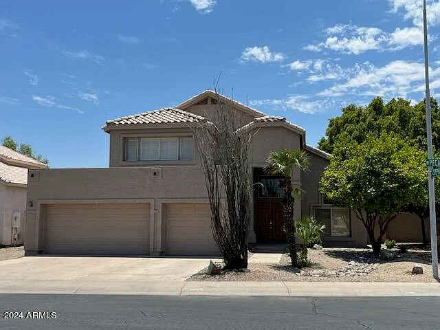 4 bed, 3.0 bath, 2419 sqft, $2,995 — Photo 2