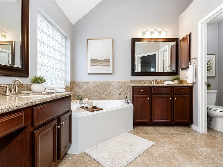 14322 Baron Creek Ln — Photo 10