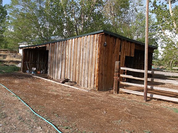 Horse Barn & Corrals