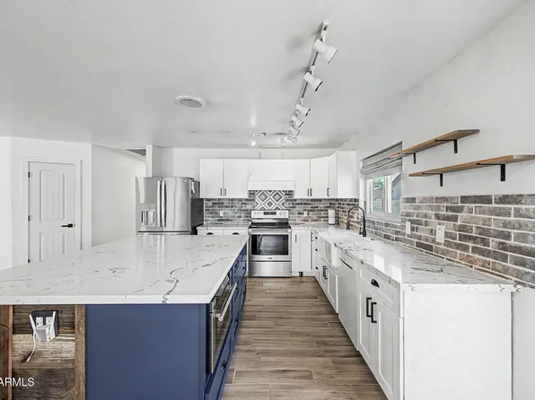 8118 E FOUNTAIN Street, Mesa, AZ 85207