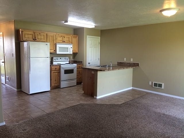 2nd image of 165 Opal Ct APT D
