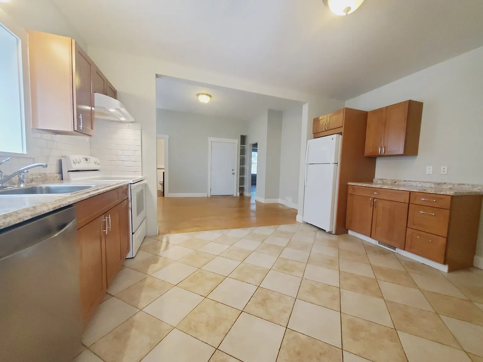 3 bed, 2.0 bath, 1200 sqft, $3,500 — Photo 1