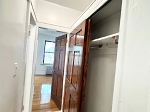 21-14 Crescent Street image 6 of 15