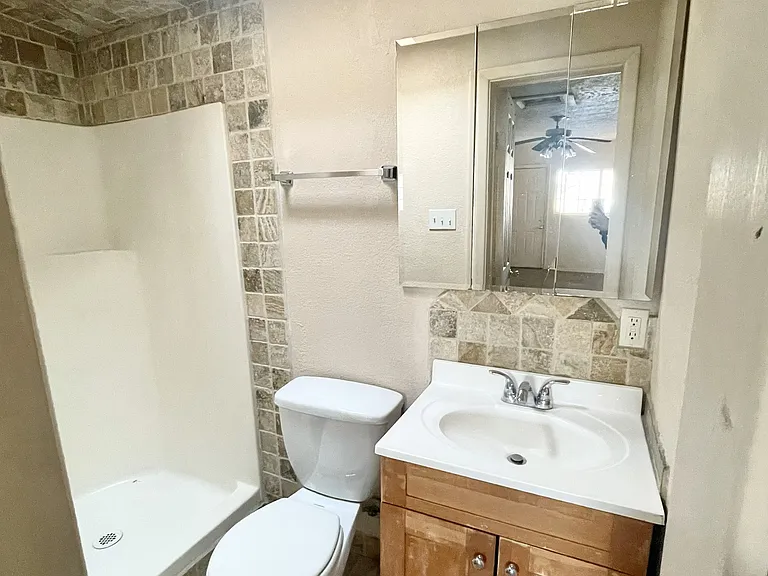 420 Girard Blvd SE #A — Photo 3