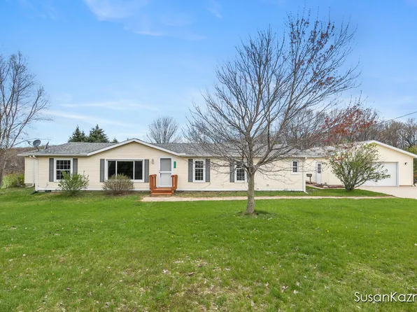 8681 Meadow Vista Dr, Saranac, MI 48881