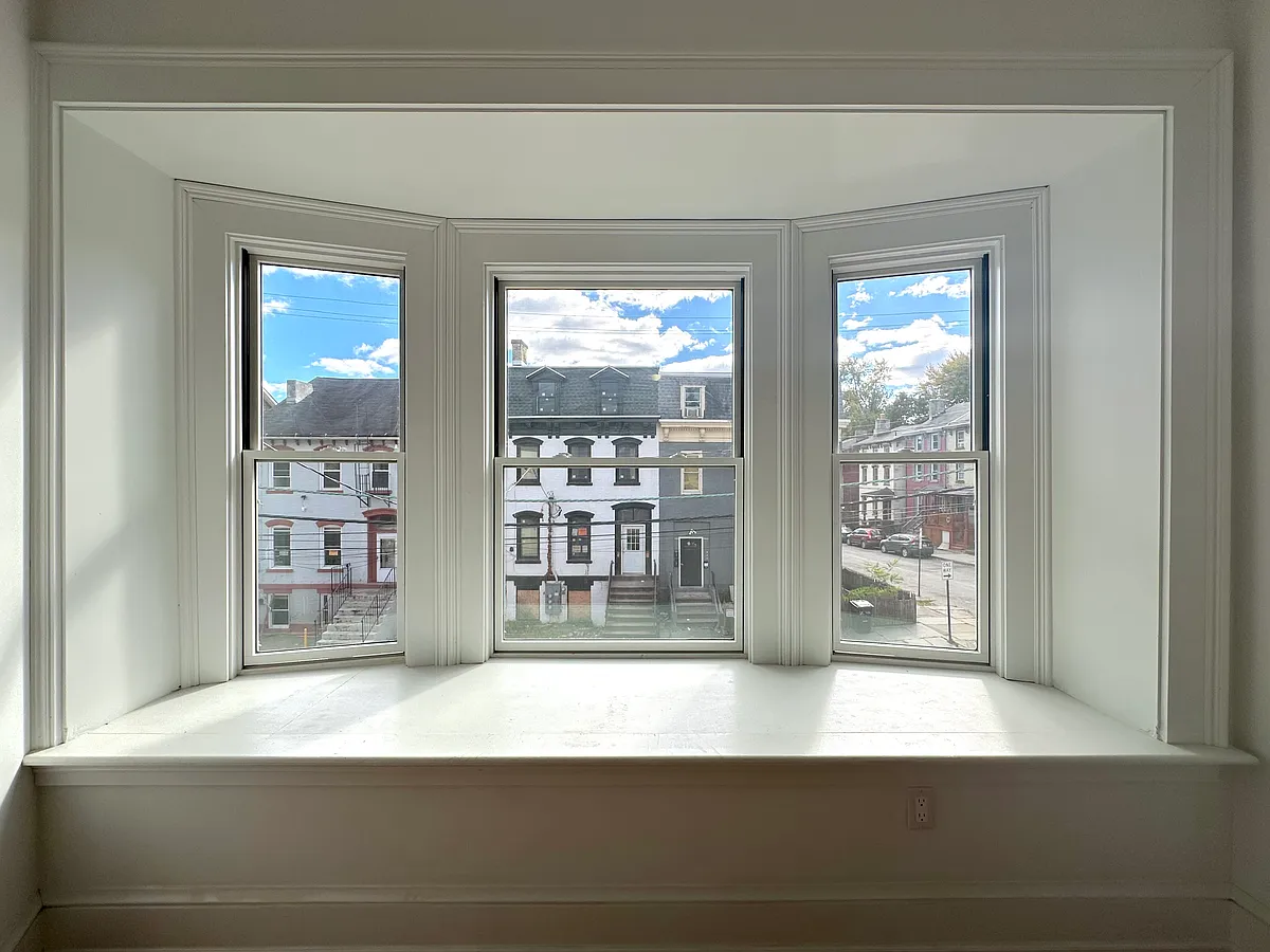 Building Photo - 140 3rd St #3