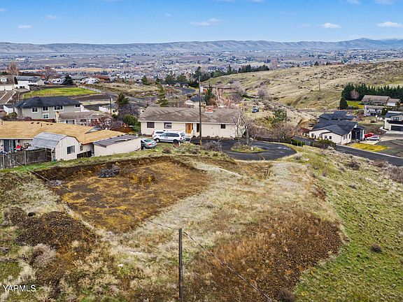 4th image of 8105 Viewcrest Way