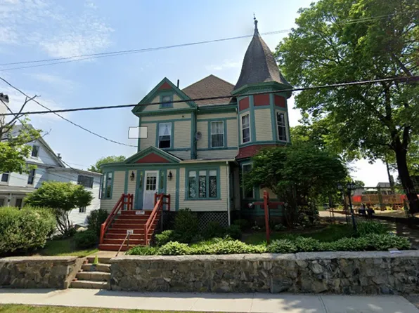 118 Locust St APT 4, Dover, NH 03820