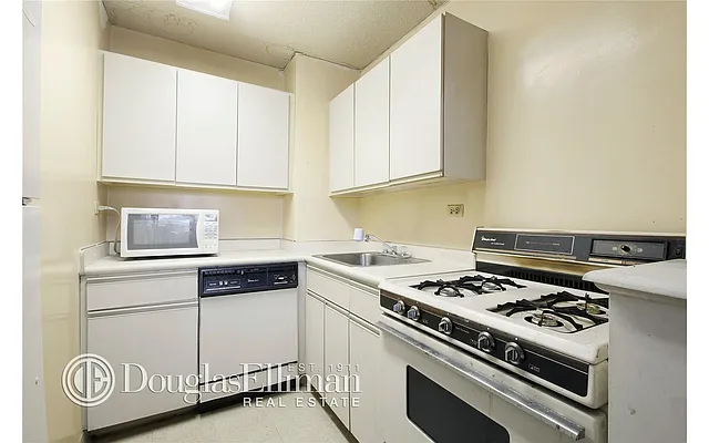 Sold by Douglas Elliman | media 18