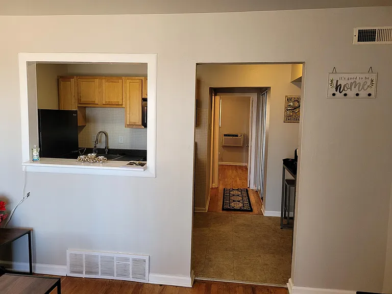 Maplewood Square Apartments — Photo 12