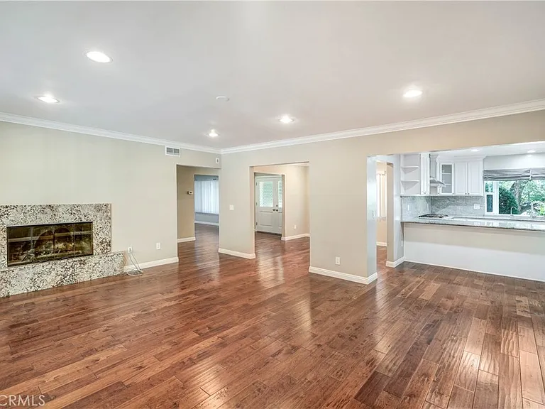 5437 Castle Knoll Rd — Photo 5