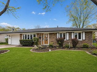 927 Gregory Ln, Schaumburg, IL 60193