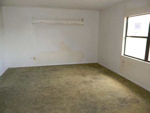 5th image of 5211 Silver Oak Dr