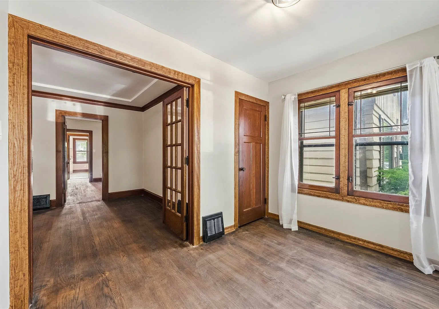 Spacious 3-Bedroom Home with Garage Parking & Private Yard — Photo 2