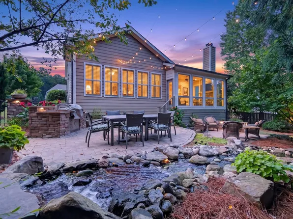 8108 Cranes View Pl W, Raleigh, NC 27615