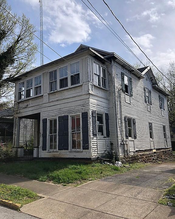 1st image of 637 E 10th Ave