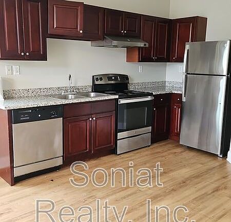 2nd image of 1442 Tennessee St