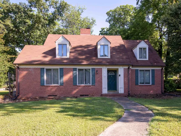 614 W 5th St, Siler City, NC 27344