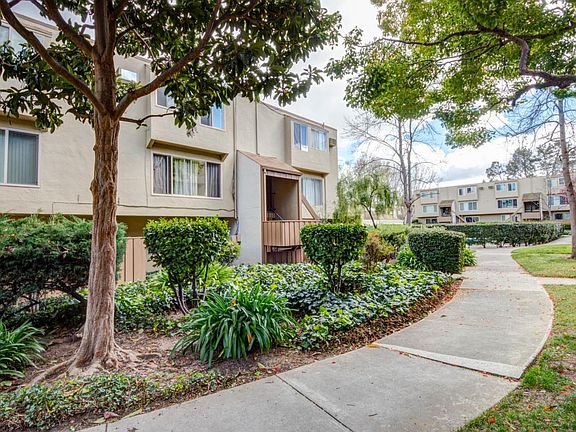 3rd image of 380 Auburn Way APT 3
