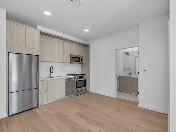 5th image of 2209 S 1st St #231
