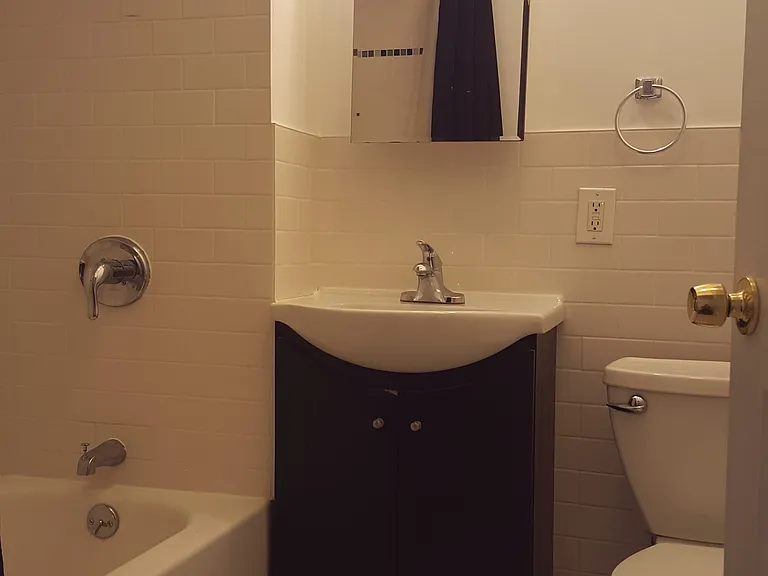 36 Sutton St #1R — Photo 10