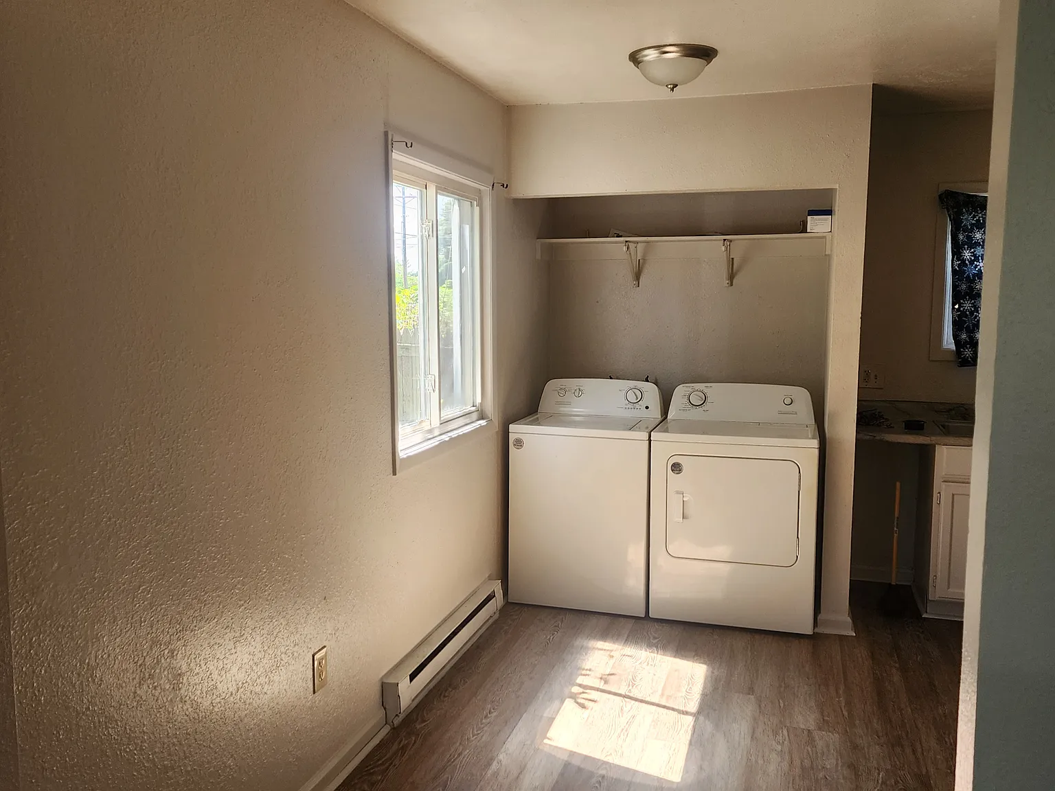 2 bed, 700 sqft, $850 — Photo 2