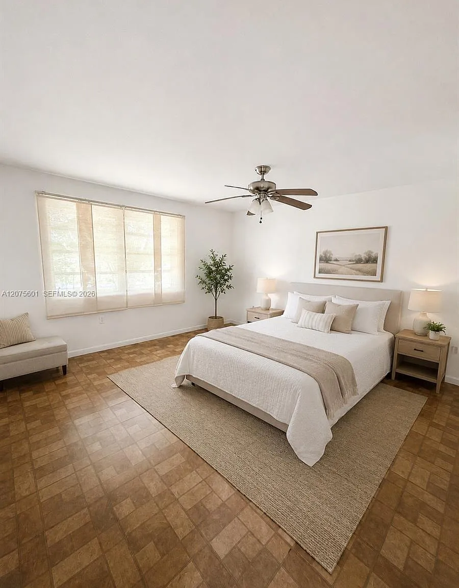 Lake & Tennis Villas Ph 1 — Photo 2