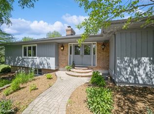 9012 Robin Hill Dr, Woodstock, IL 60098
