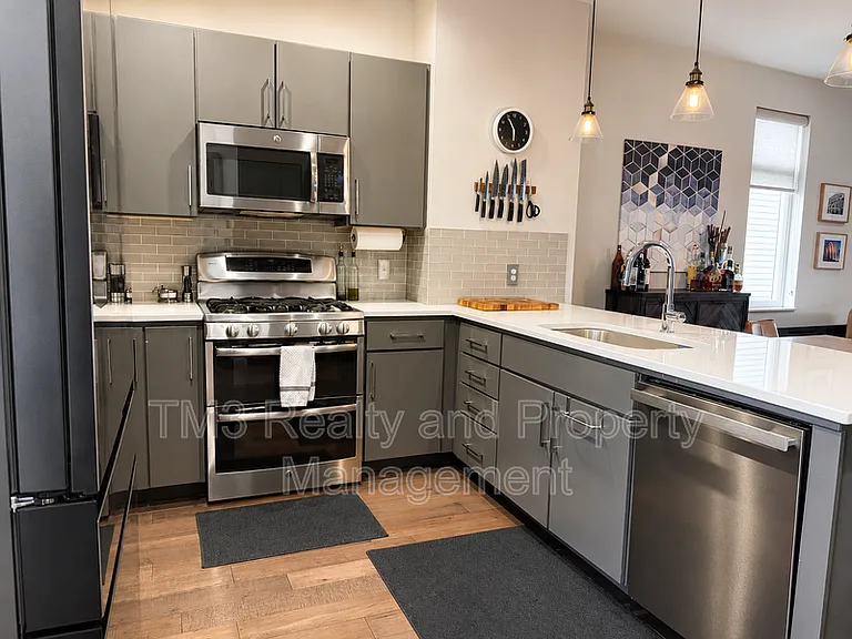 2436 Forest Ave — Photo 9