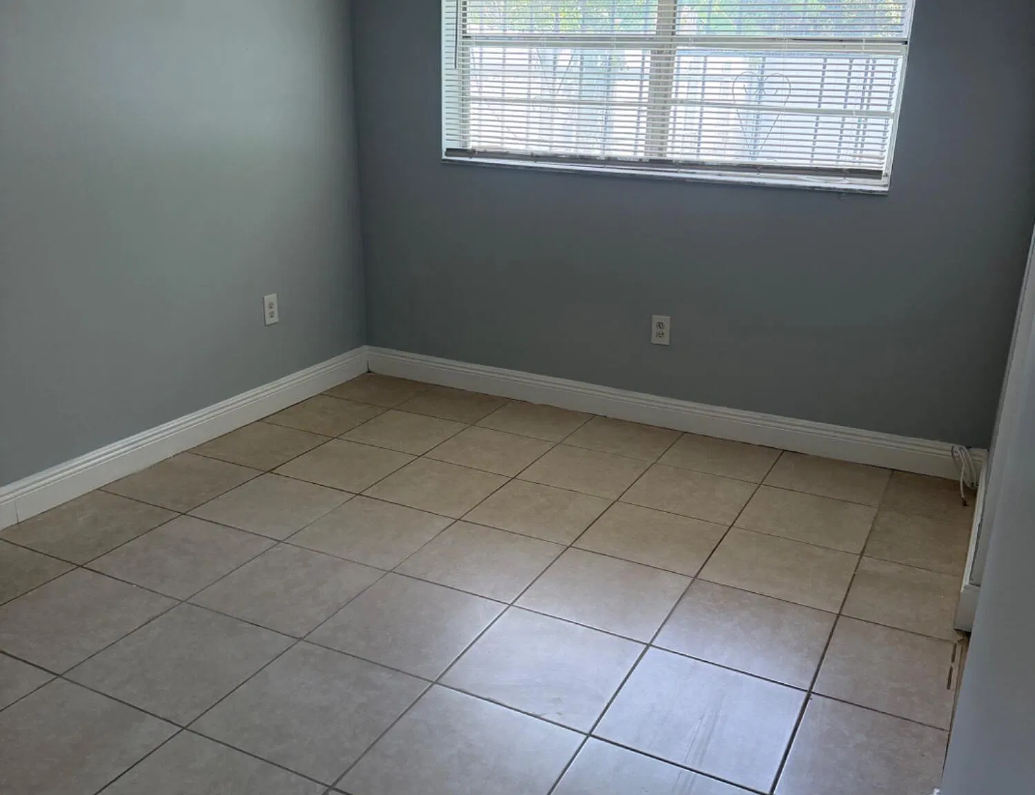 3 bed, 2.0 bath, 1162 sqft, $2,450 — Photo 2