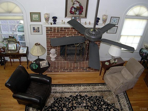 3rd image of 1023 Ivy Court Ln