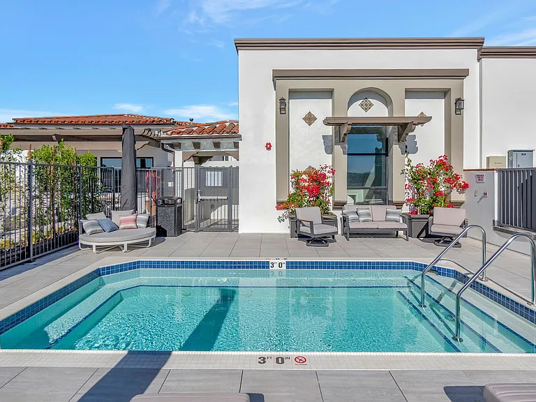 LaBrea & 12th Apartments — Photo 19