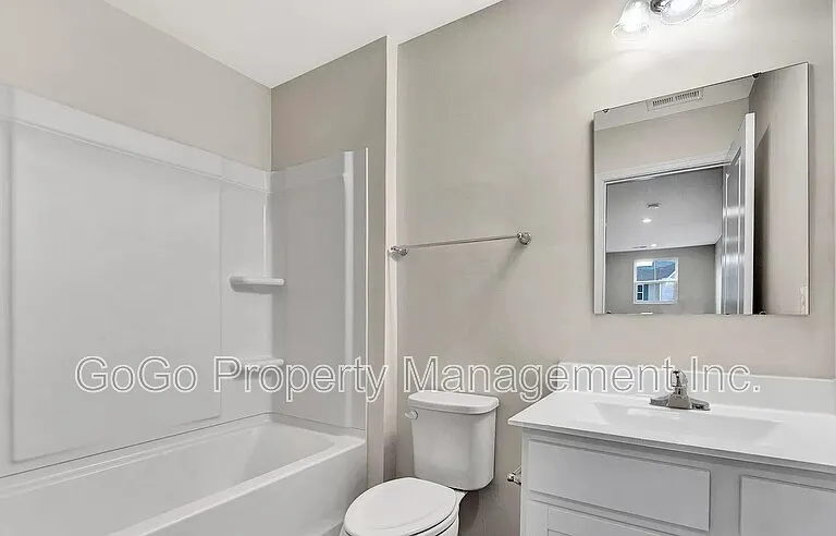 8 Torrington Dr — Photo 16