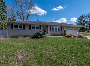 1018 Tee St, Dixon, IL 61021