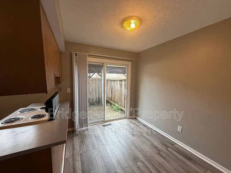 969 Taylorsview Dr — Photo 5