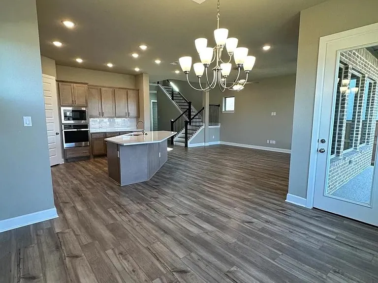 2525 Four Roses Dr — Photo 6