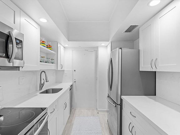 3rd image of 3333 NE 34th Street #1712