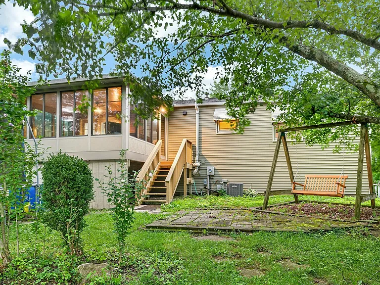 423 Doverwood Dr — Photo 26