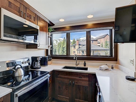 5th image of 535 S Park Avenue UNIT 310
