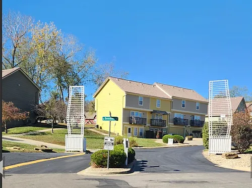 HTV - HARBORTOWN VILLAS, LLC Photo 1