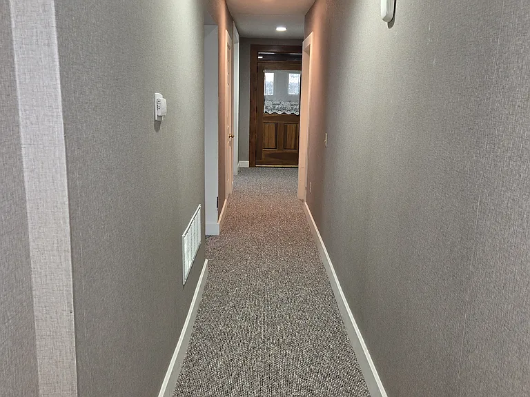 2052 Glenwood Ave — Photo 10