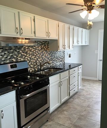 3rd image of 20 Evergreen Ln
