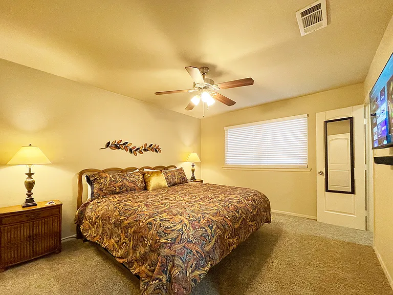 2205 Red Oak Ln — Photo 8