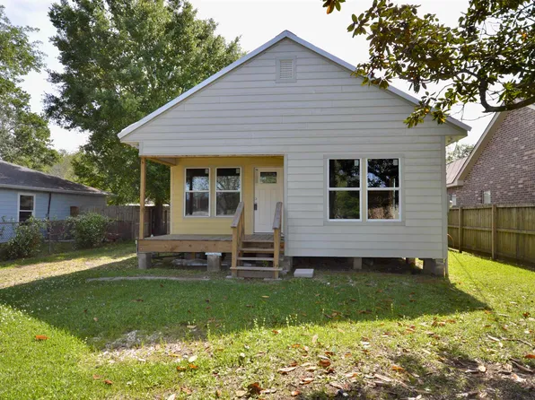 825 Block St, Port Neches, TX 77651