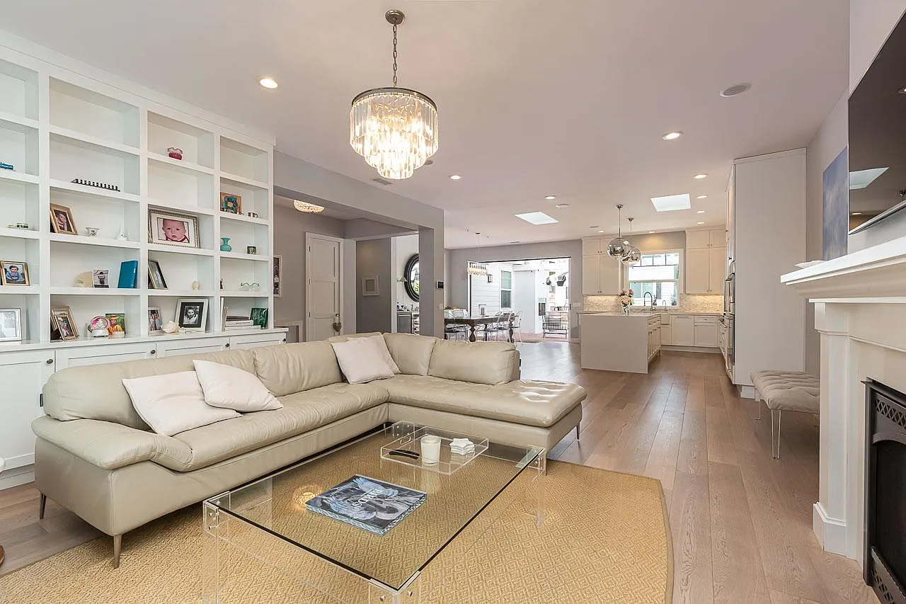 5 bed, 3.5 bath, 3854 sqft, $19,500 — Photo 3