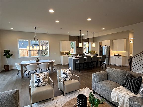 5th image of 13722 90th Avenue NE